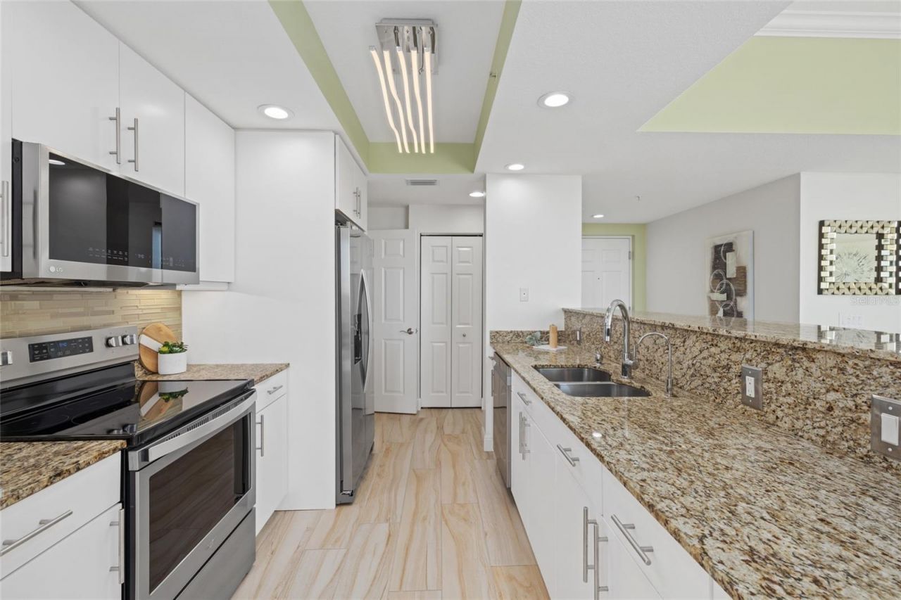 800 N Tamiami Trail, Unit 1512, Sarasota, FL 34236 Photo