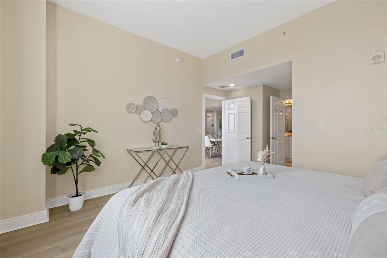 800 N Tamiami Trail, Unit 1512, Sarasota, FL 34236 Photo