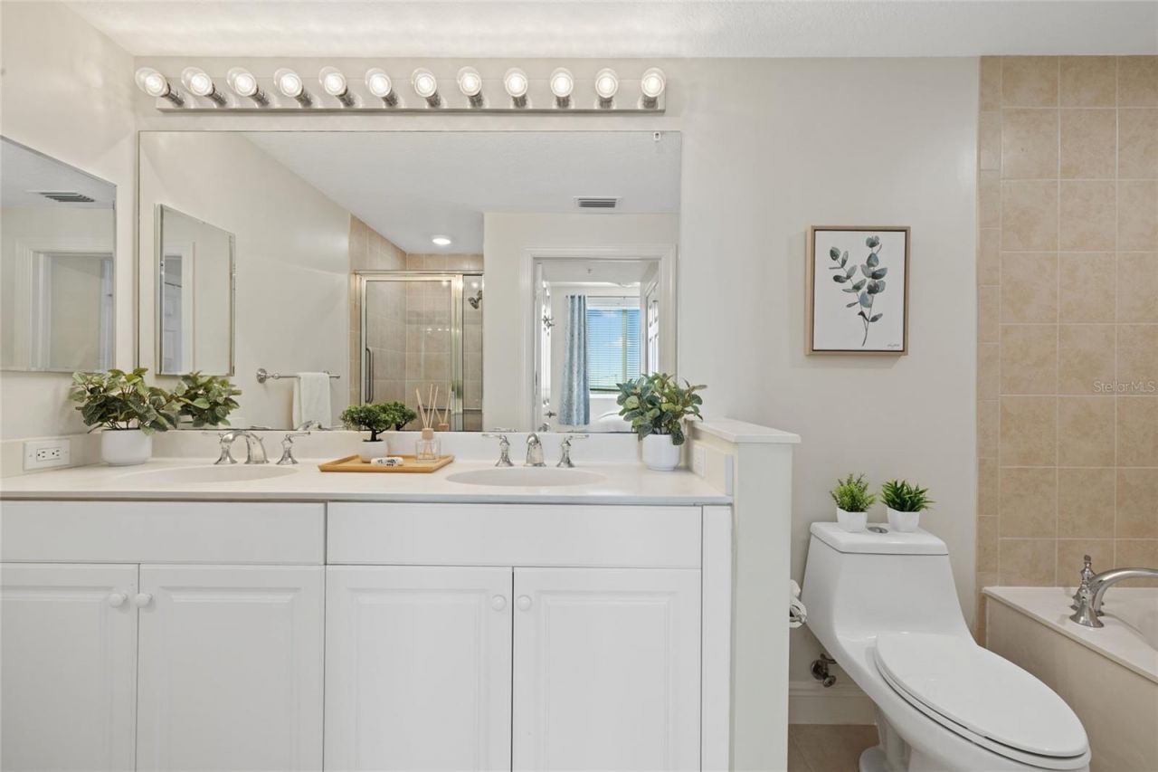 800 N Tamiami Trail, Unit 1512, Sarasota, FL 34236 Photo