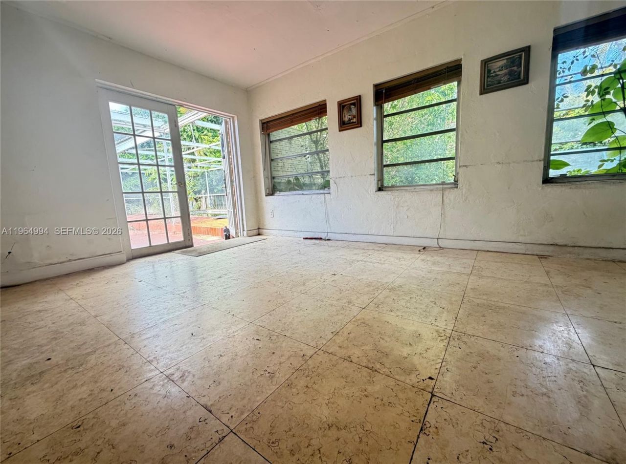 2141 NE 124th St, North Miami, FL 33181 Photo