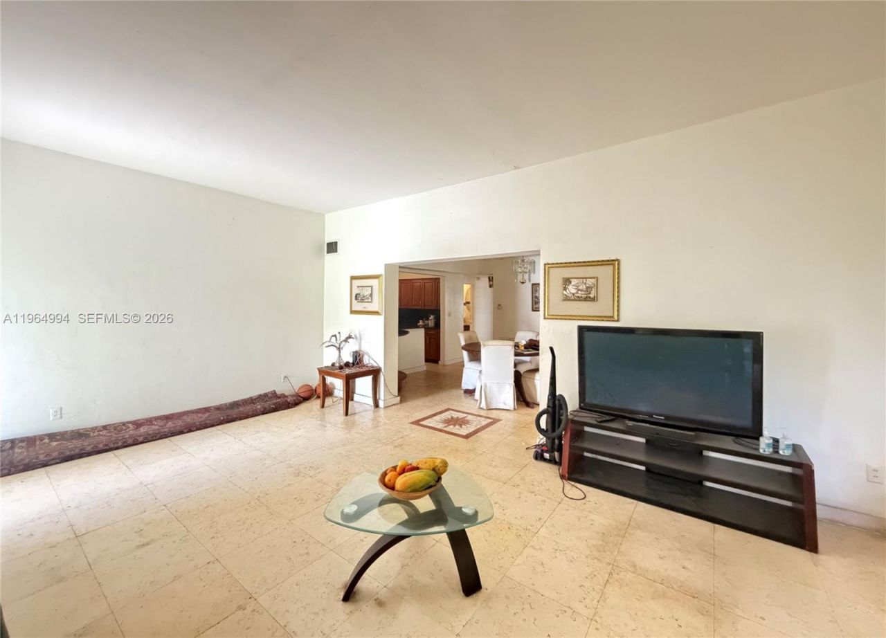 2141 NE 124th St, North Miami, FL 33181 Photo
