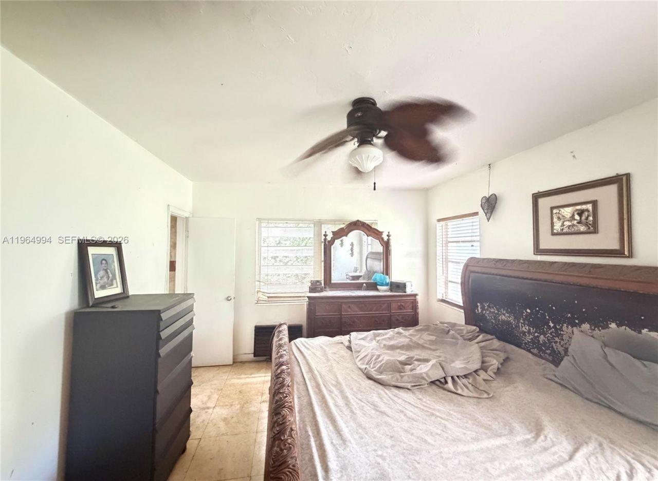 2141 NE 124th St, North Miami, FL 33181 Photo