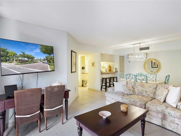 927 NE 199th St, Unit 104, Miami, FL 33179