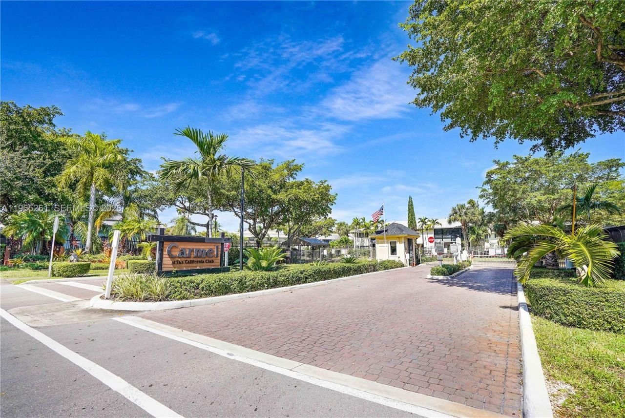 927 NE 199th St, Unit 104, Miami, FL 33179 Photo