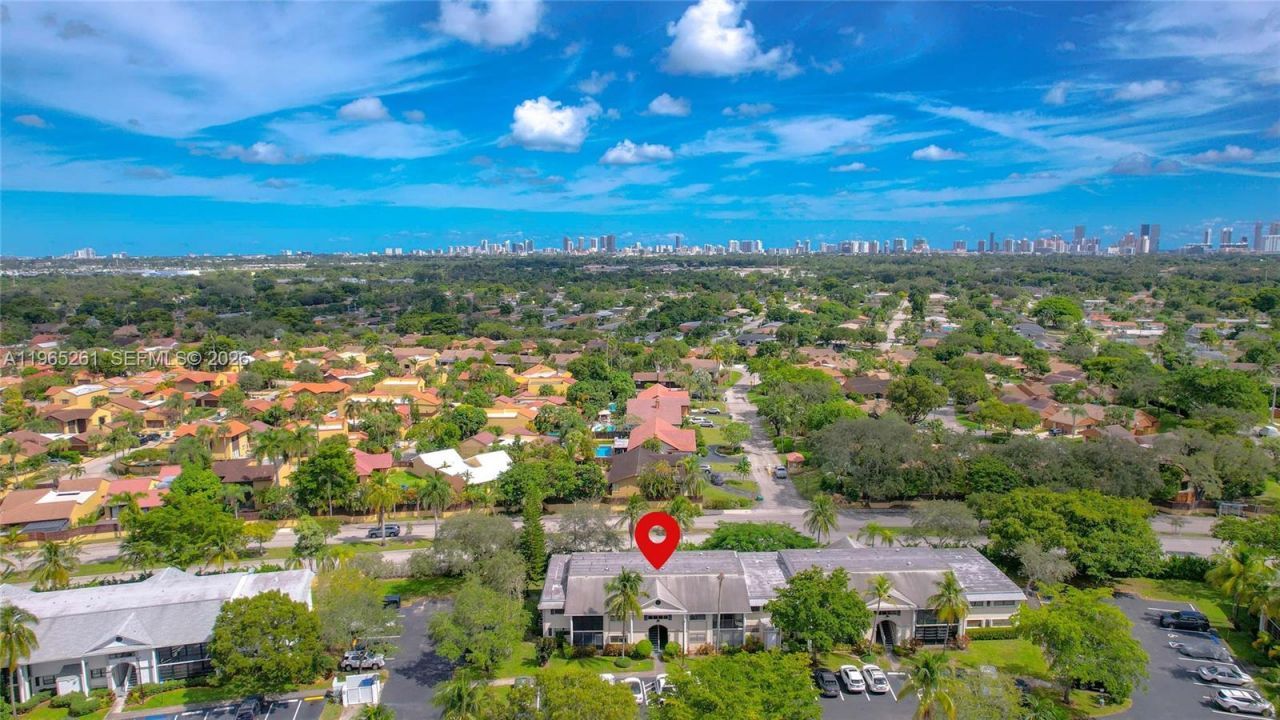927 NE 199th St, Unit 104, Miami, FL 33179 Photo