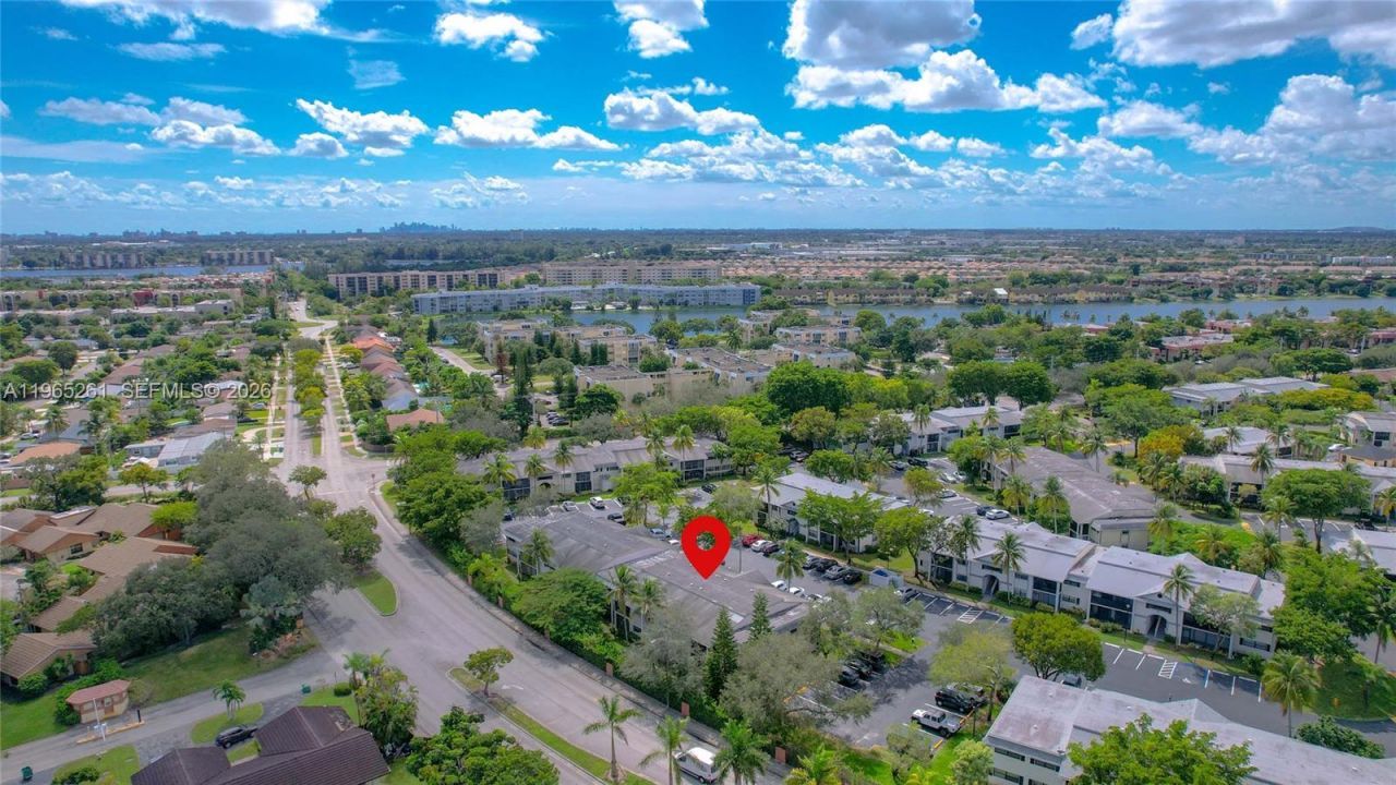927 NE 199th St, Unit 104, Miami, FL 33179 Photo