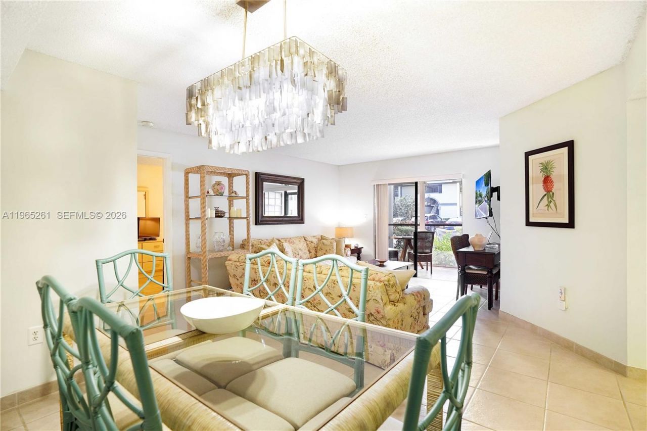 927 NE 199th St, Unit 104, Miami, FL 33179 Photo