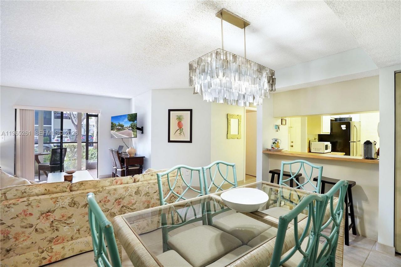 927 NE 199th St, Unit 104, Miami, FL 33179 Photo