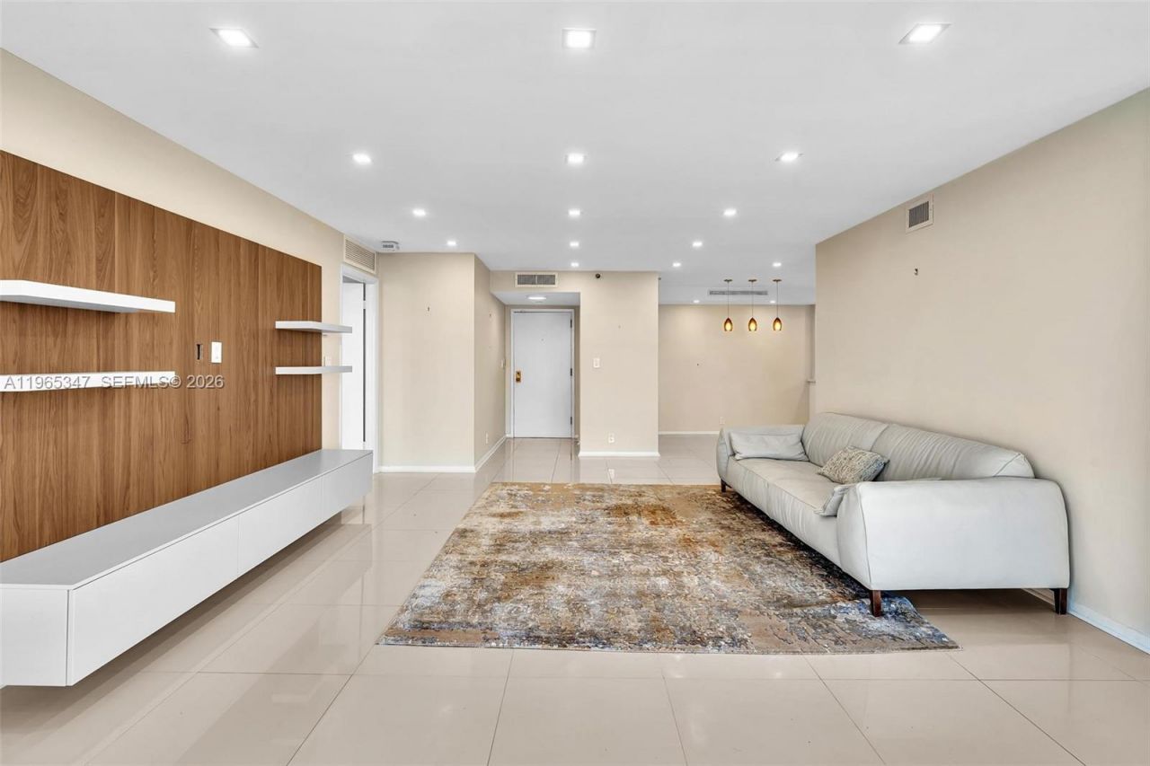 4000 Towerside Ter , Unit TS9, Miami, FL 33138 Photo