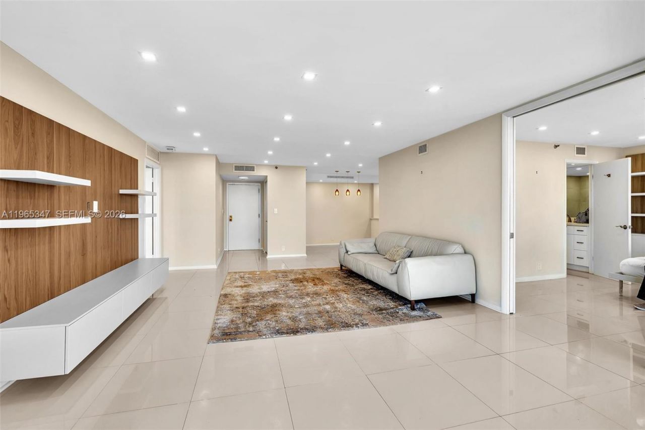 4000 Towerside Ter , Unit TS9, Miami, FL 33138 Photo