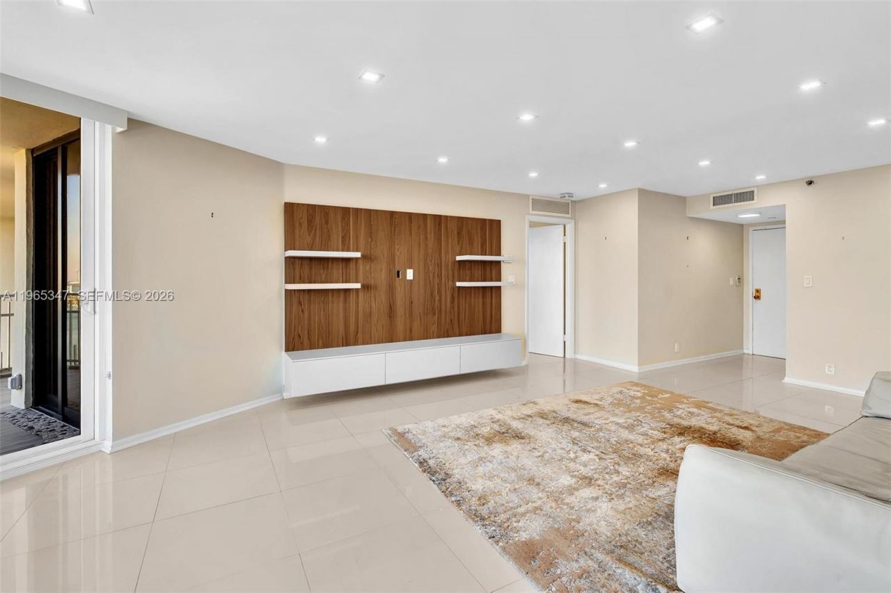 4000 Towerside Ter , Unit TS9, Miami, FL 33138 Photo