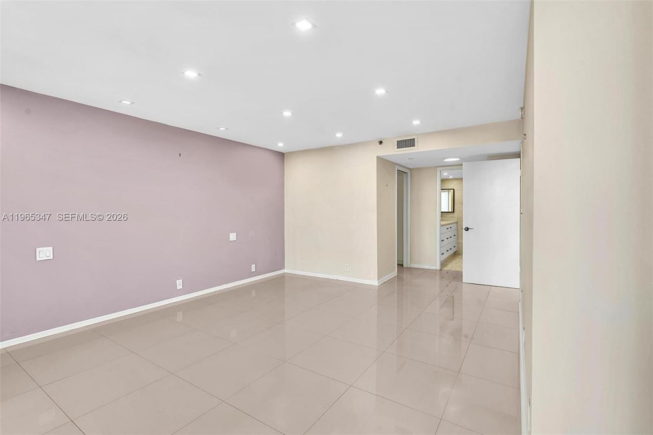 4000 Towerside Ter , Unit TS9, Miami, FL 33138 Photo