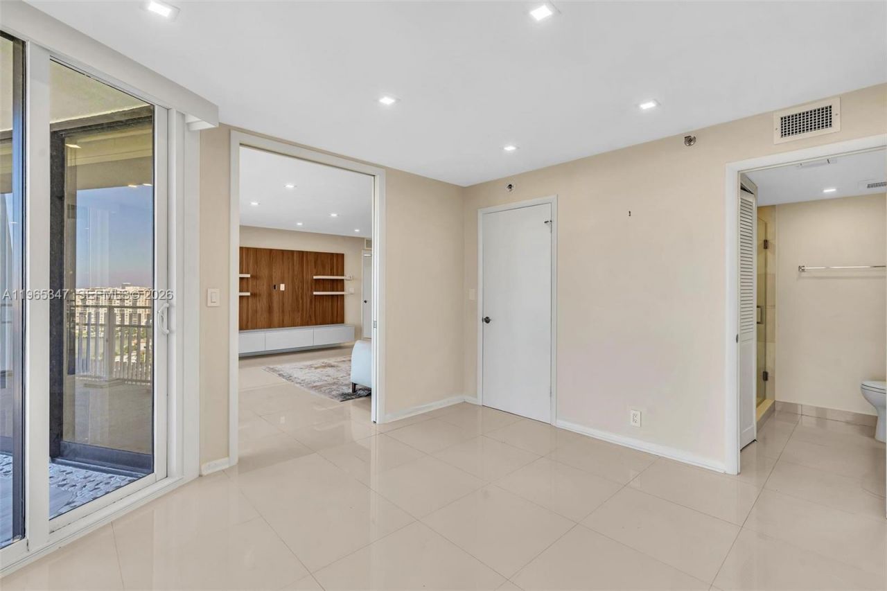 4000 Towerside Ter , Unit TS9, Miami, FL 33138 Photo