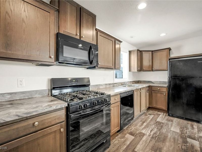 348 Robin Drive, Elyria, OH 44035 Photo 14