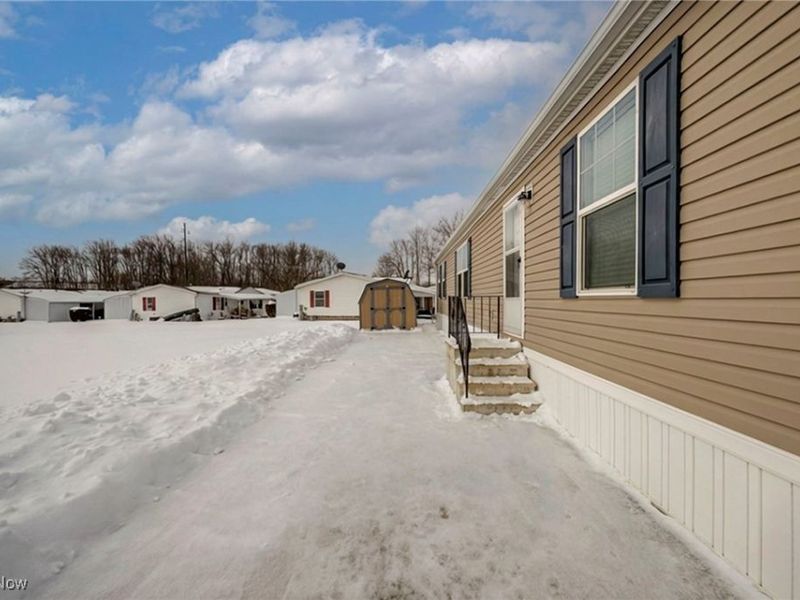 348 Robin Drive, Elyria, OH 44035 Photo 4