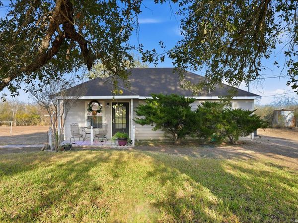 3260 HWY 281, George West, TX 78022
