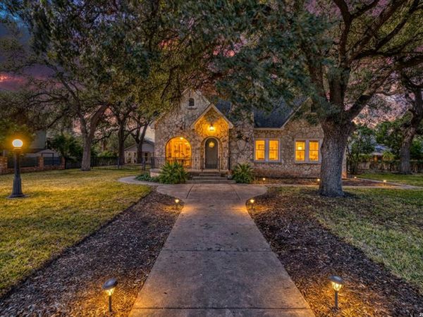 807 N Getty St, Uvalde, TX 78801