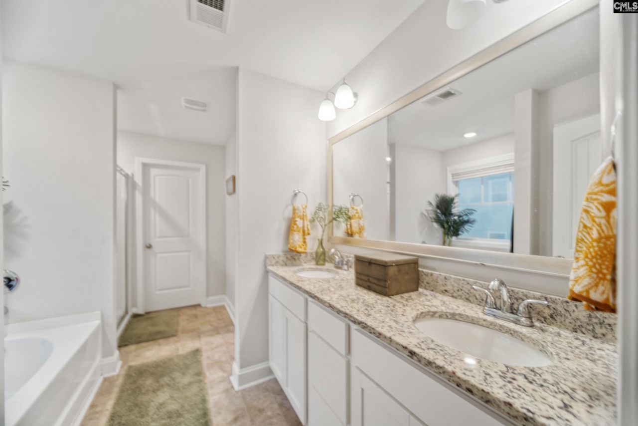 140 Ellie Lane  Photo 12