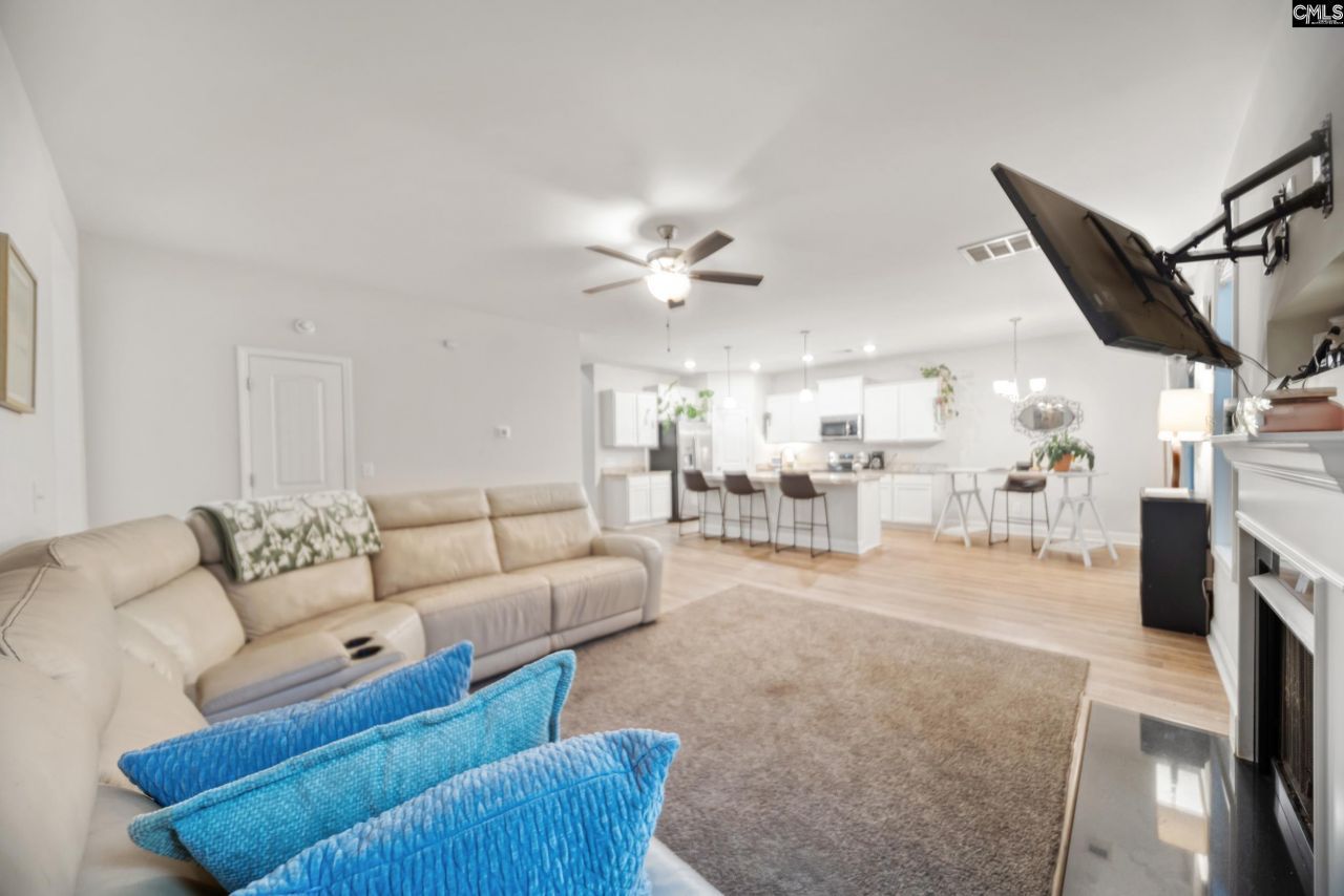 140 Ellie Lane  Photo 6