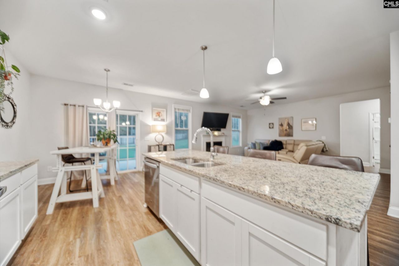 140 Ellie Lane  Photo 8