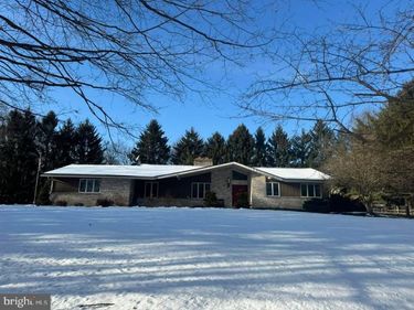 4377 ASTOR DRIVE, OREFIELD, PA 18069