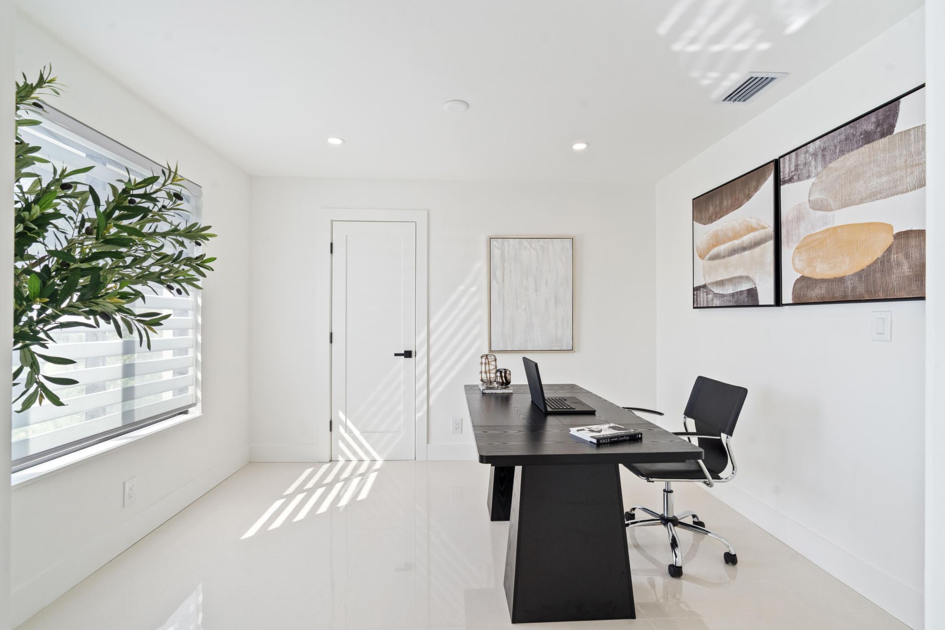 333 Alhambra Place, West Palm Beach, FL 33405 Photo