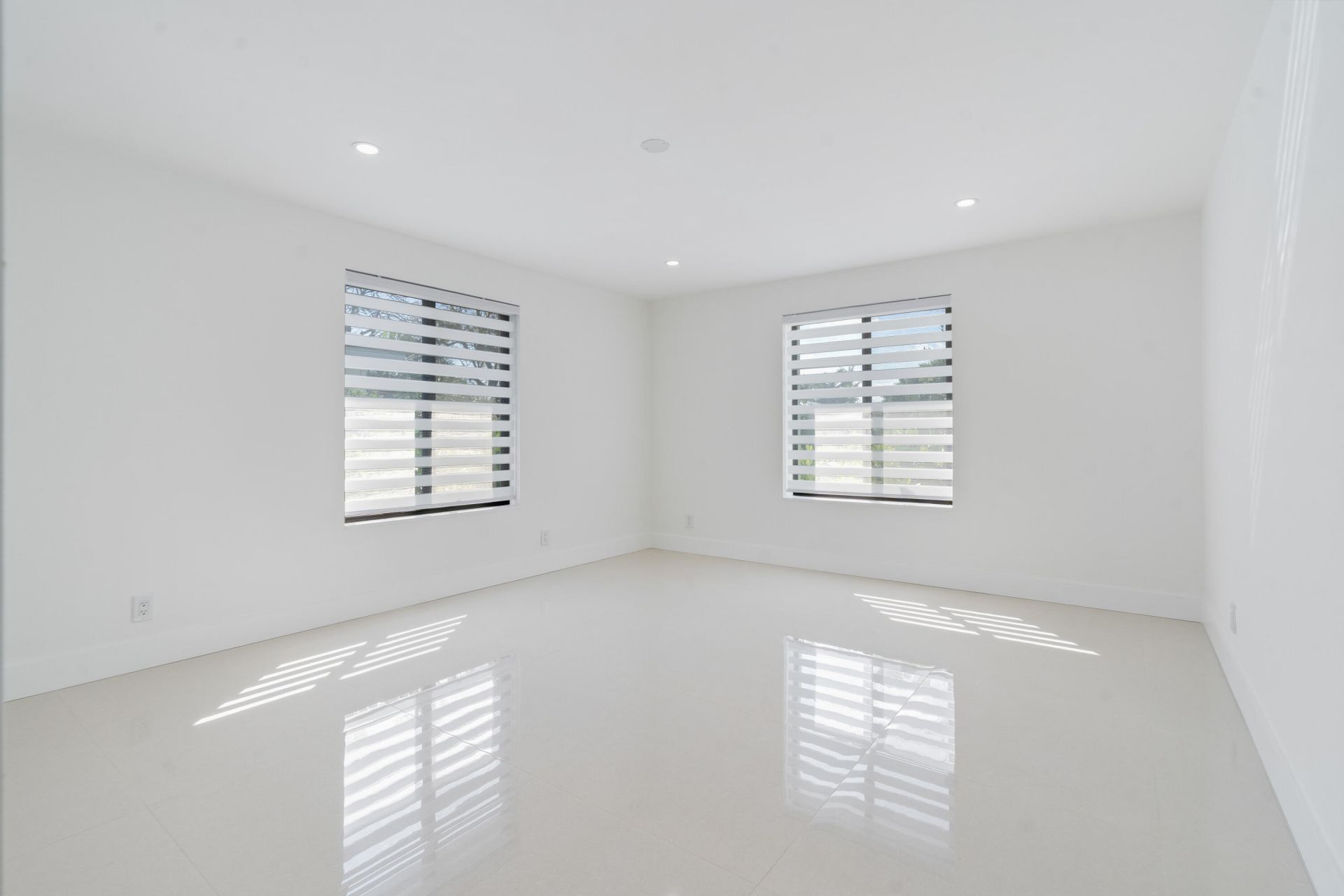 333 Alhambra Place, West Palm Beach, FL 33405 Photo