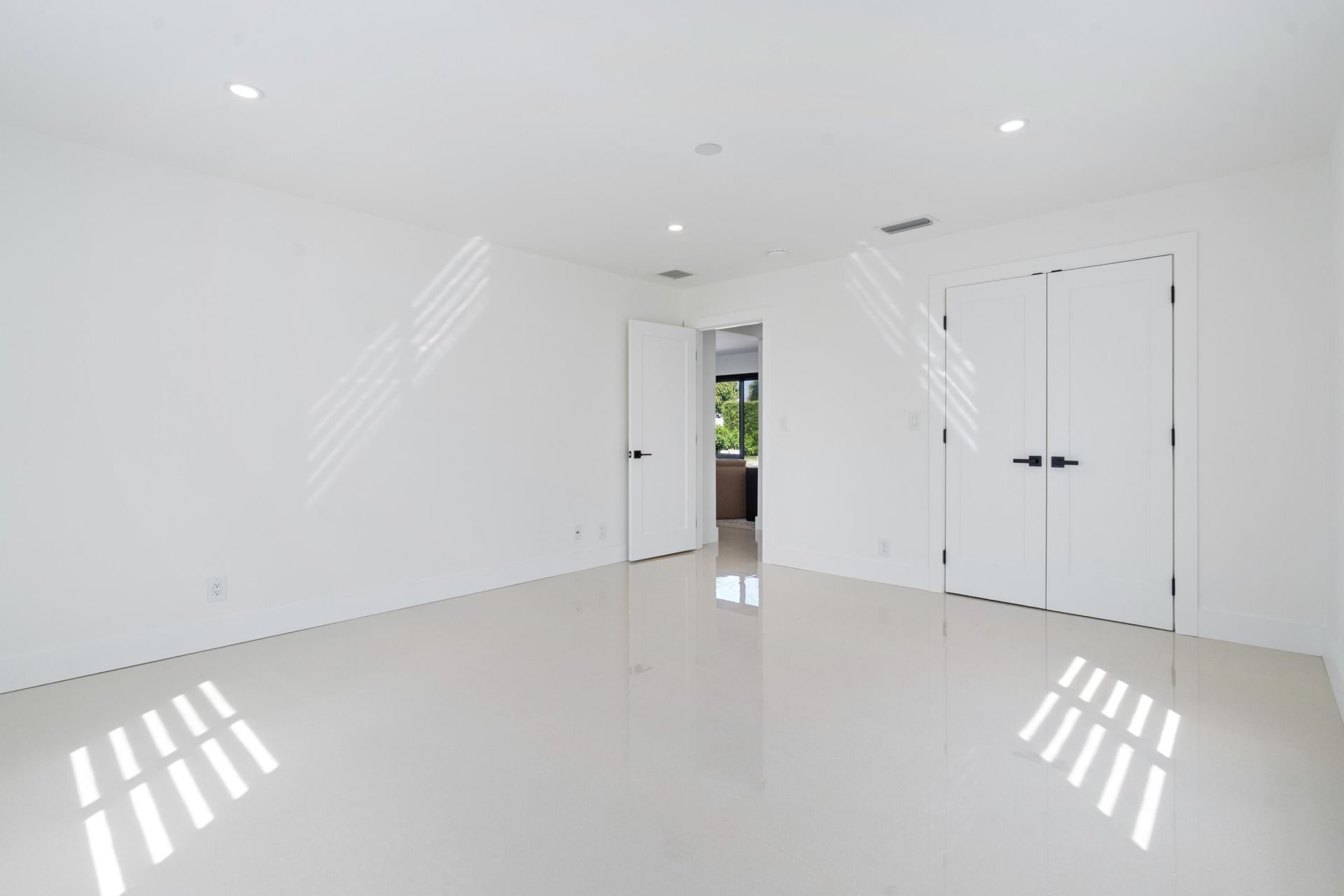 333 Alhambra Place, West Palm Beach, FL 33405 Photo