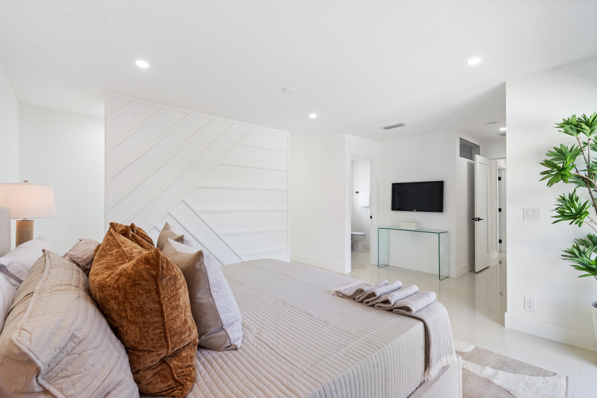 333 Alhambra Place, West Palm Beach, FL 33405 Photo