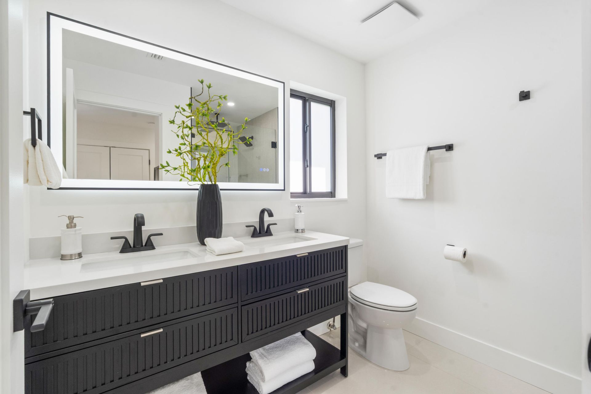 333 Alhambra Place, West Palm Beach, FL 33405 Photo