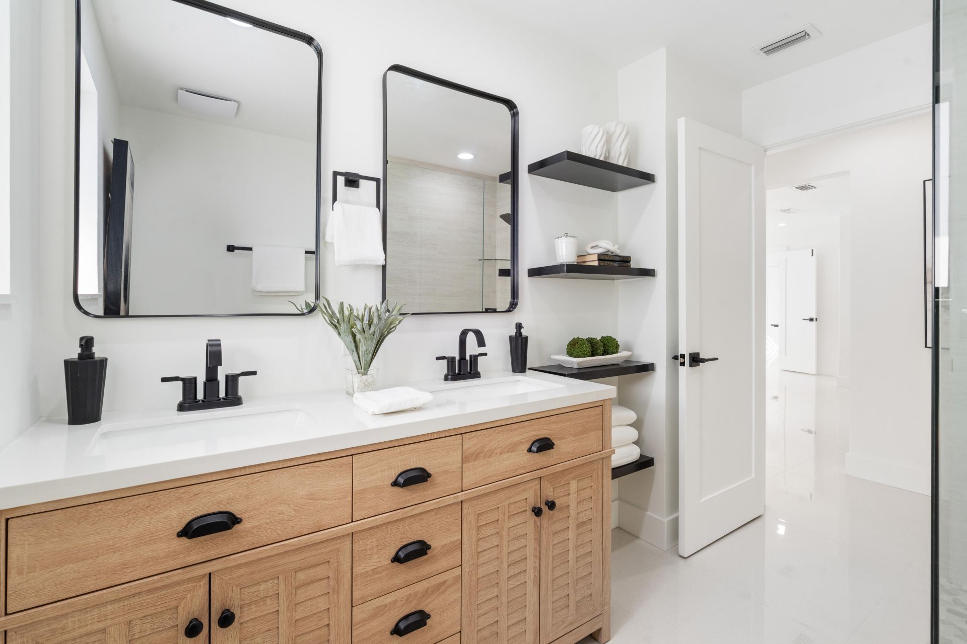 333 Alhambra Place, West Palm Beach, FL 33405 Photo