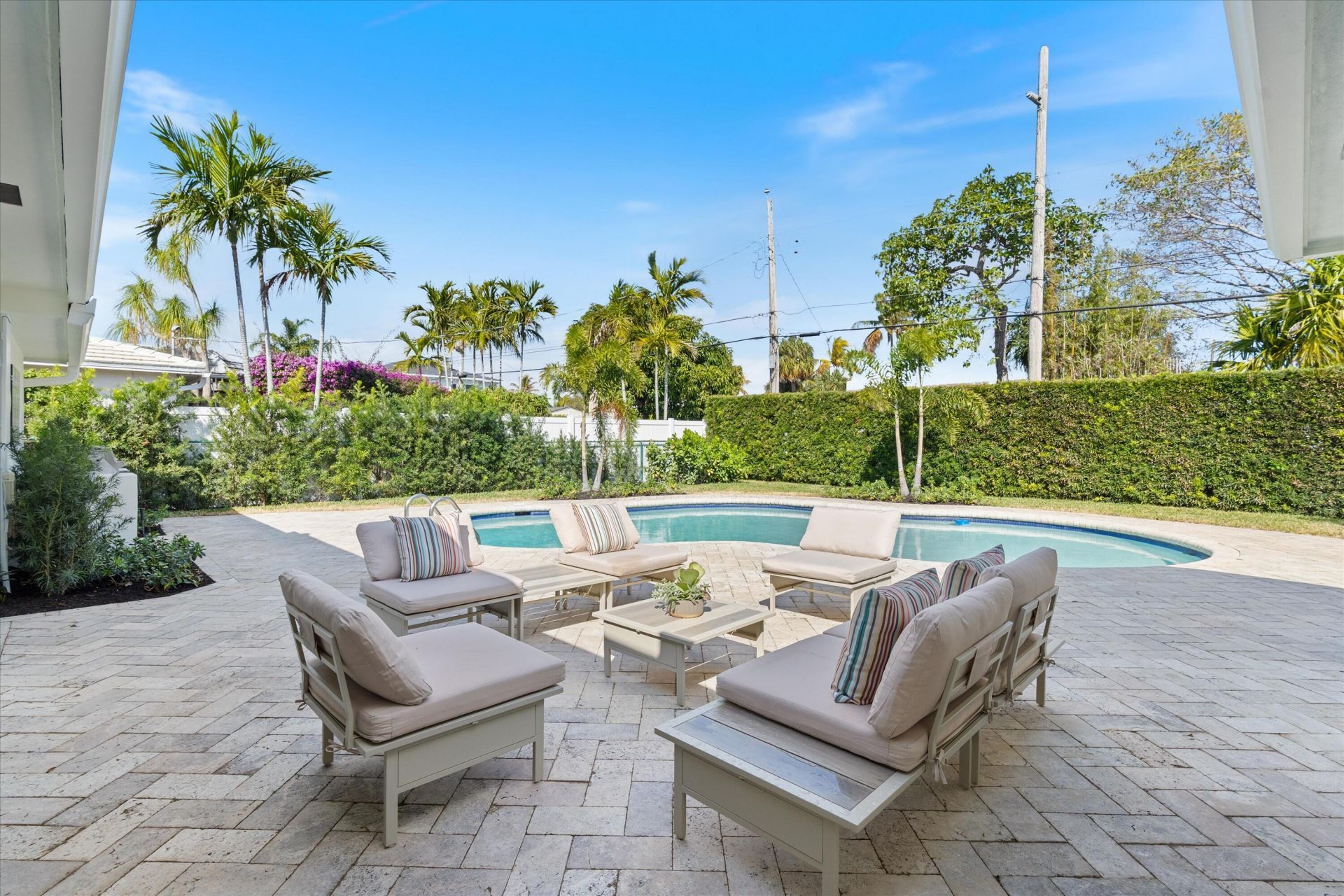 333 Alhambra Place, West Palm Beach, FL 33405 Photo