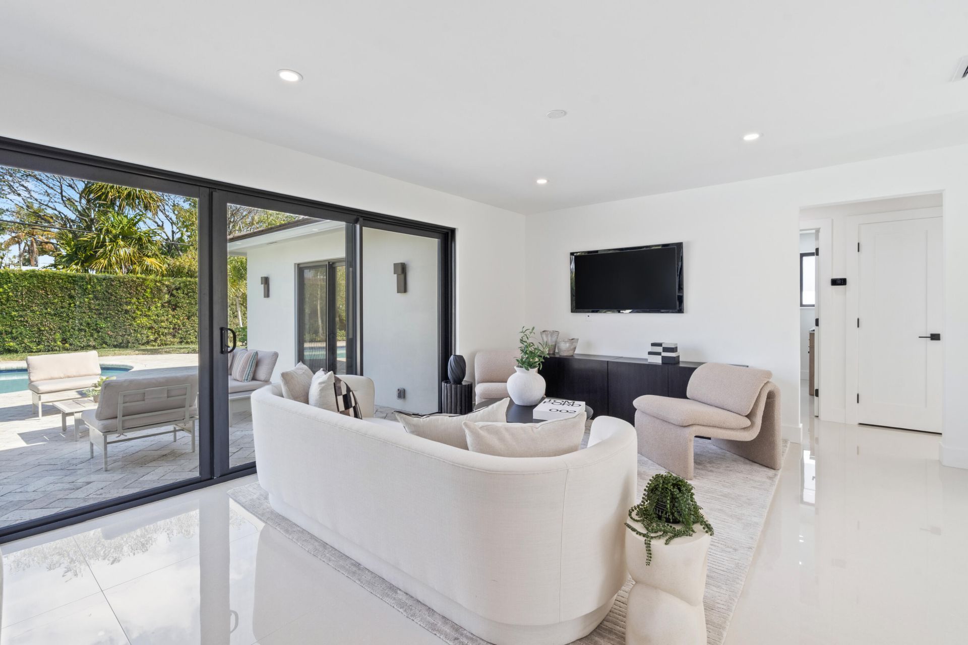 333 Alhambra Place, West Palm Beach, FL 33405 Photo