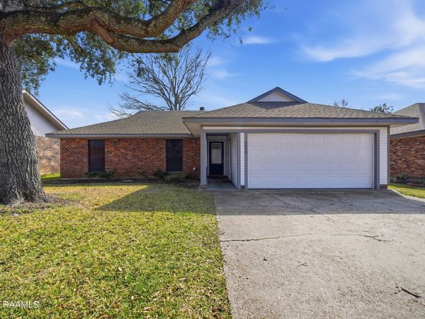 208 Sleepy Hollow Drive , Lafayette, LA 70506
