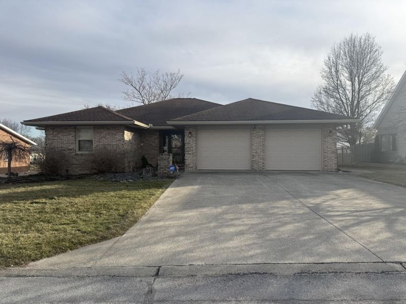 821 Helen Drive, Wapakoneta, OH 45895 Photo 1