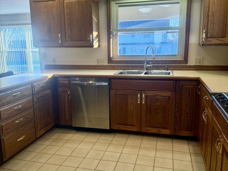 821 Helen Drive, Wapakoneta, OH 45895 Photo 10