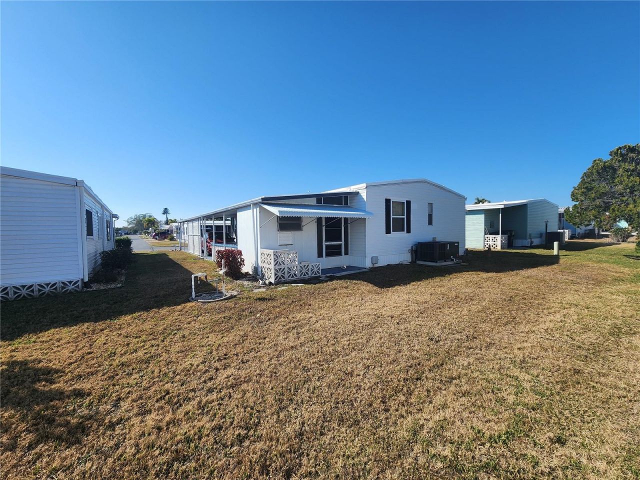 808 53rd Avenue E, Unit 19, Bradenton, FL 34203 Photo