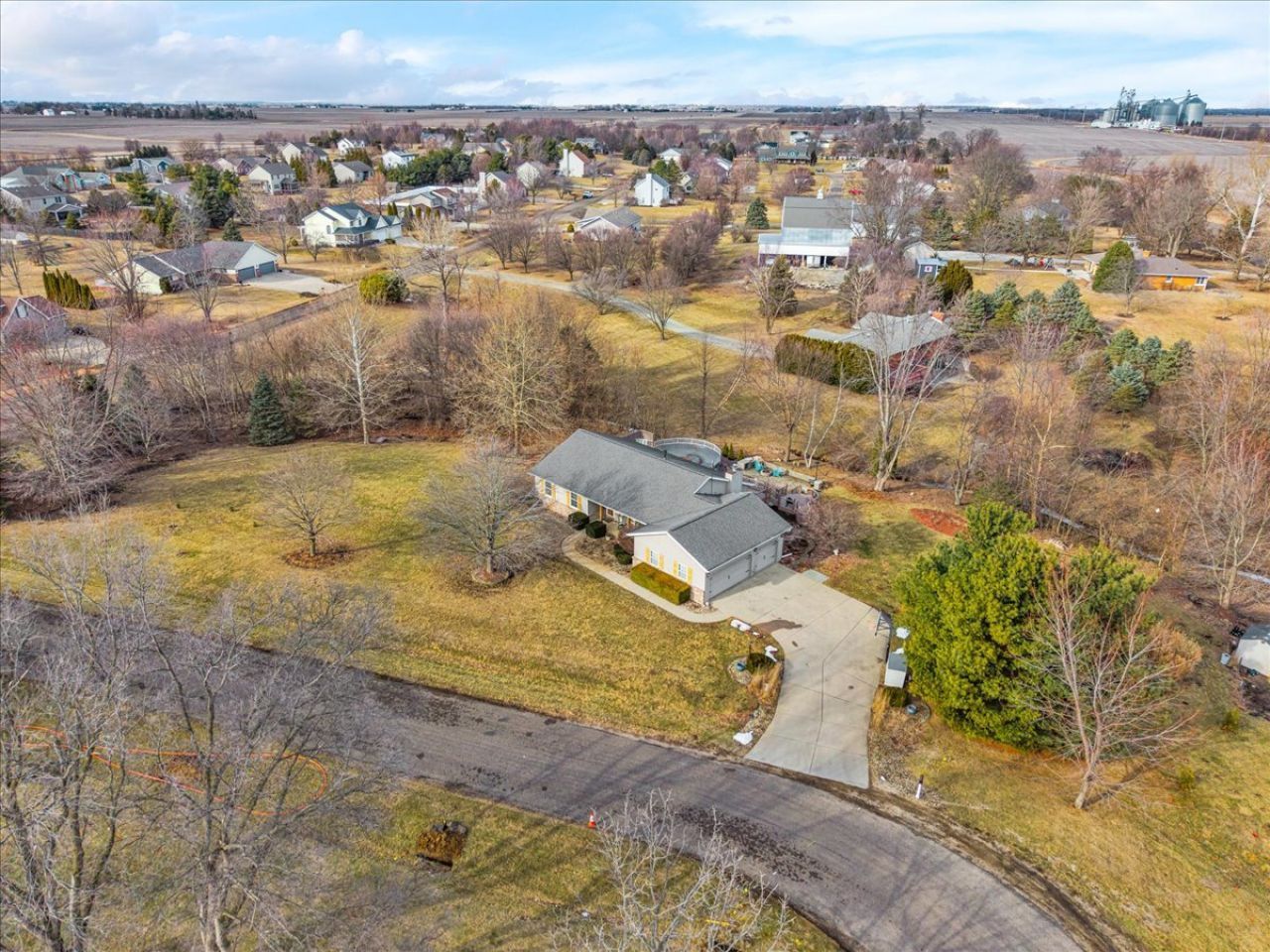 103 Comet Lane, Heyworth, IL 61745 Main Photo