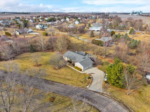 103 Comet Lane, Heyworth, IL 61745