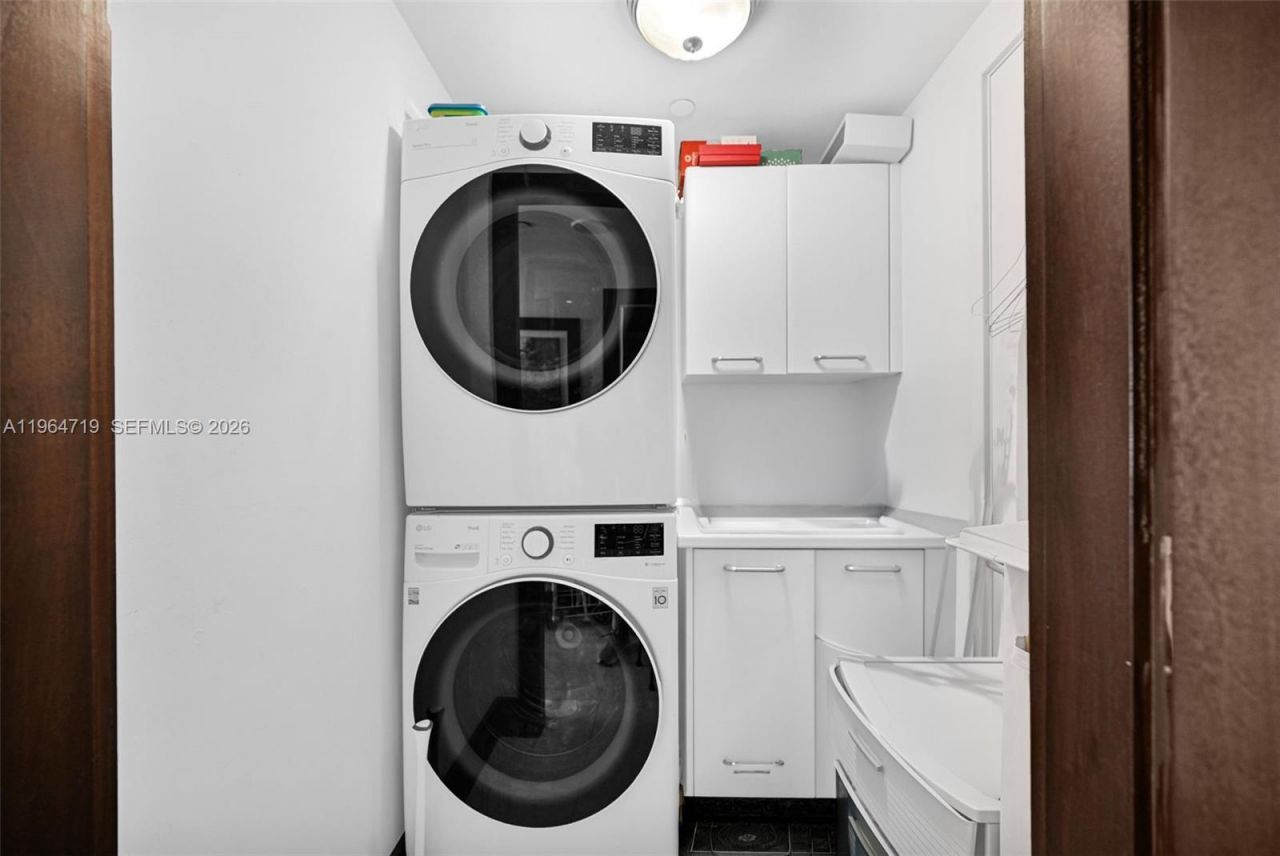 1331 Brickell Bay Dr, Unit 3607, Miami, FL 33131 Photo