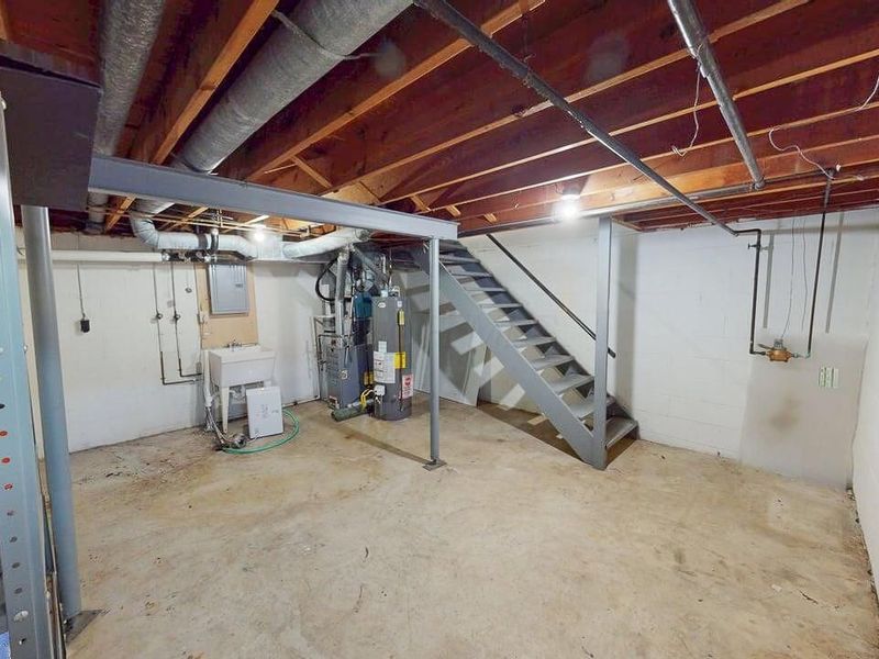 4723 Tarryton Court S, Unit 14E, Columbus, OH 43228 Photo 12