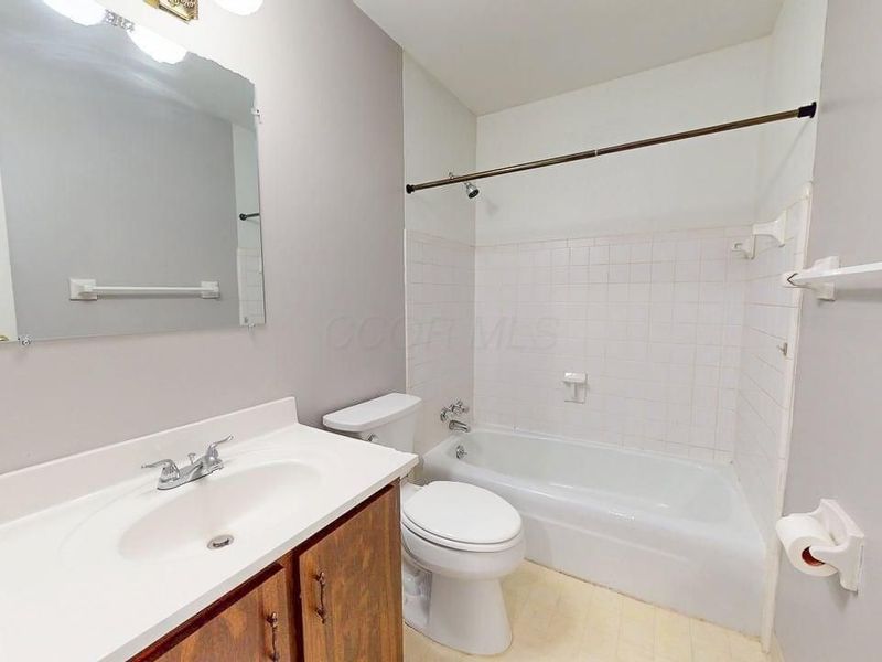 4723 Tarryton Court S, Unit 14E, Columbus, OH 43228 Photo 16