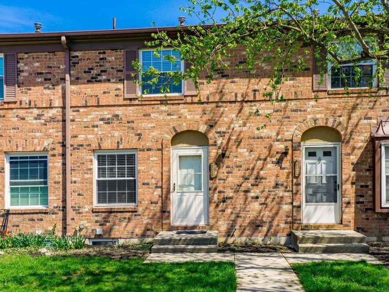 4723 Tarryton Court S, Unit 14E, Columbus, OH 43228 Photo 2