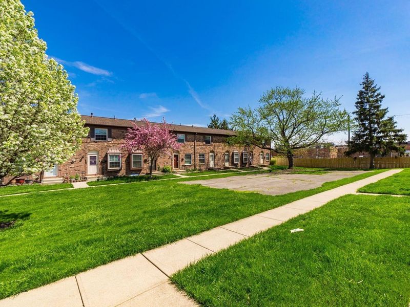 4723 Tarryton Court S, Unit 14E, Columbus, OH 43228 Photo 24