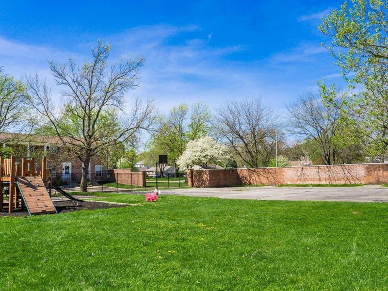 4723 Tarryton Court S, Unit 14E, Columbus, OH 43228 Photo 26