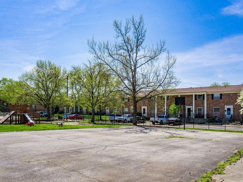 4723 Tarryton Court S, Unit 14E, Columbus, OH 43228 Photo 27