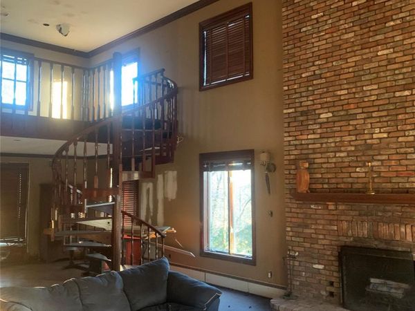 4 August Lane , Old Westbury, NY 11568