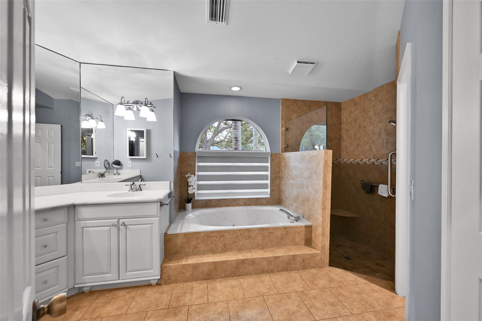 4911 NW 103rd Avenue, Coral Springs, FL 33076 Photo