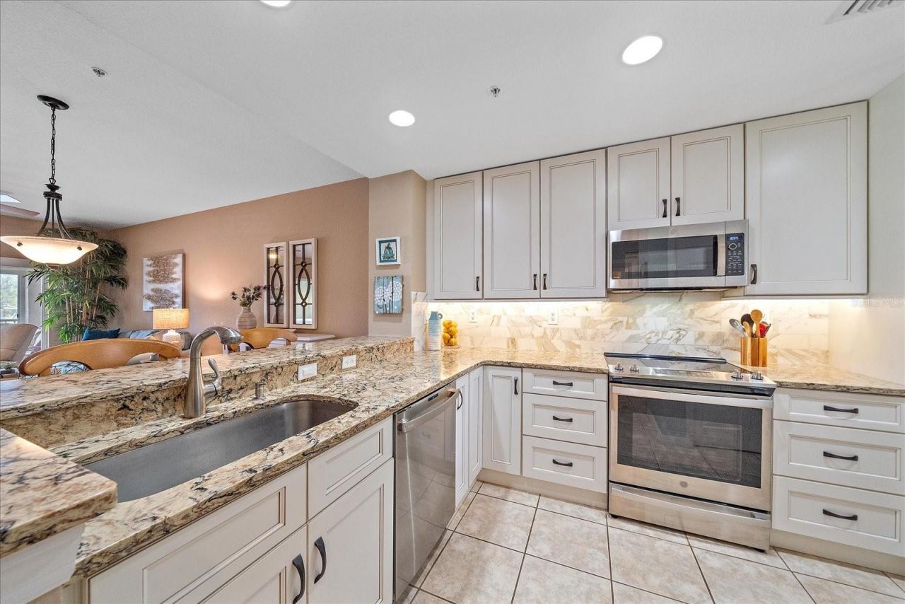 6334 Grand Oak Circle, Unit 203, Bradenton, FL 34203 Photo