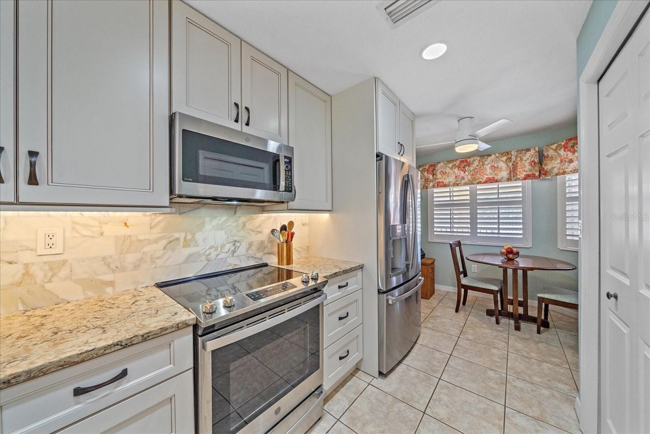 6334 Grand Oak Circle, Unit 203, Bradenton, FL 34203 Photo